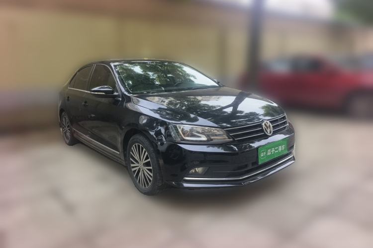 Used Volkswagen Sagitar 2017 230TSI Automatic Luxury Edition Front Right 45 Deg