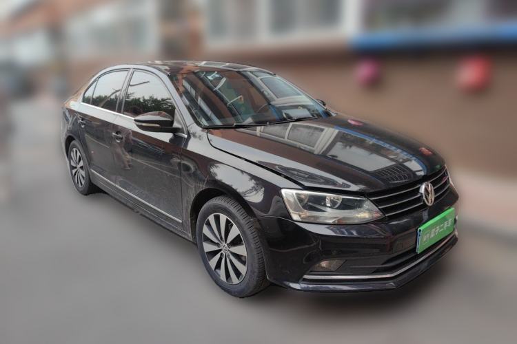 Used Volkswagen Sagitar 2017 230TSI Automatic Comfort Version Front Right 45 Deg
