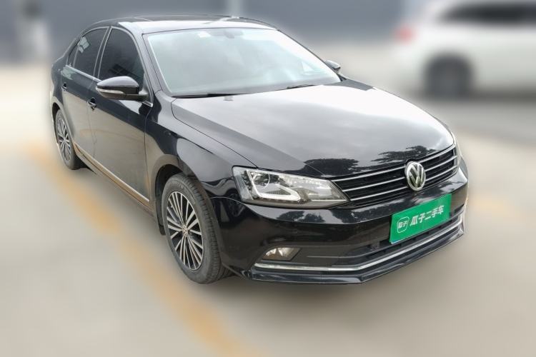Used Volkswagen Sagitar 2017 230TSI Automatic Luxury Edition Front Right 45 Deg