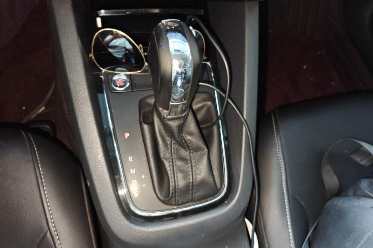 Used Volkswagen Sagitar 2017 1.6L Automatic Comfort Model Gear Lever