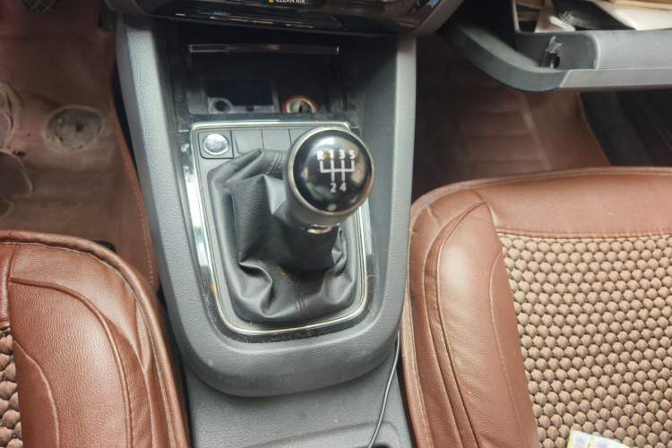 Used Volkswagen Sagitar 2017 1.6L Manual Comfort Model Gear Lever