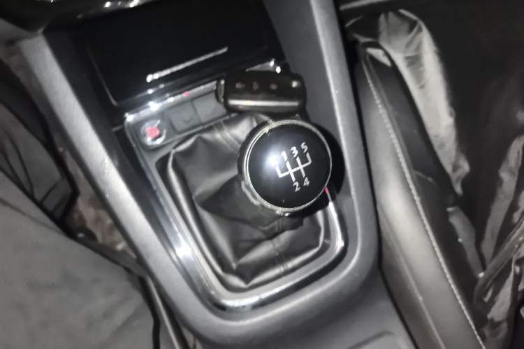 Used Volkswagen Sagitar 2017 1.6L Manual Comfort Model Gear Lever