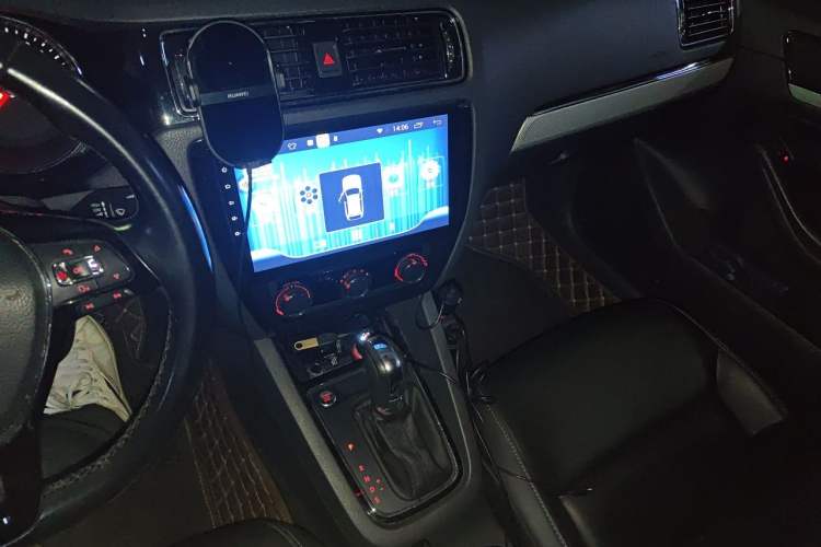 Used Volkswagen Sagitar 2017 1.6L Automatic Comfort Model Gear Lever