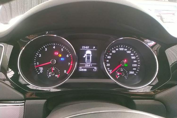 Used Volkswagen Sagitar 2017 180TSI Automatic Luxury Edition Instrument Cluster