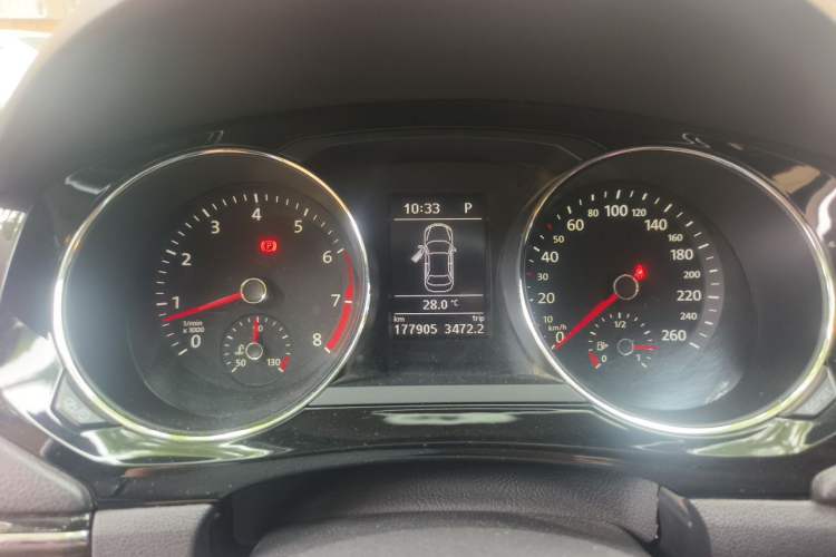 Used Volkswagen Sagitar 2017 230TSI Automatic Luxury Edition Instrument Cluster