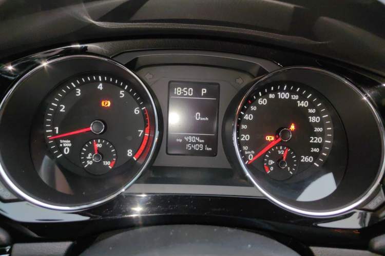 Used Volkswagen Sagitar 2017 230TSI Automatic Comfort Version Instrument Cluster