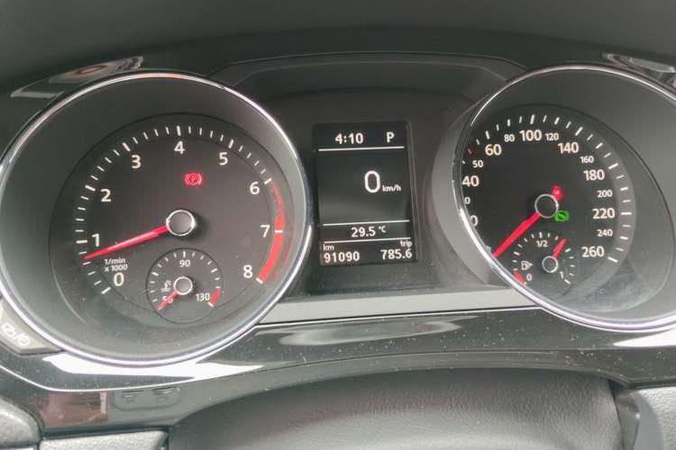 Used Volkswagen Sagitar 2017 230TSI Automatic Luxury Edition Instrument Cluster