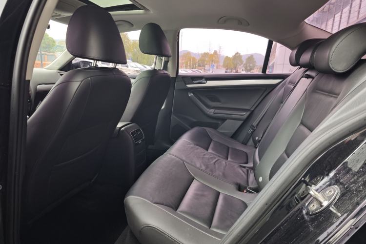 Used Volkswagen Sagitar 2017 1.6L Automatic Comfort Model Interior 4