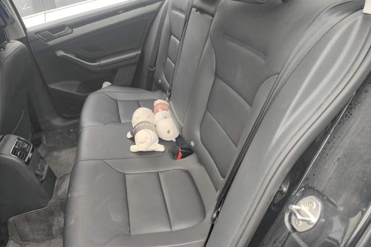 Used Volkswagen Sagitar 2017 230TSI Automatic Comfort Version Interior 4