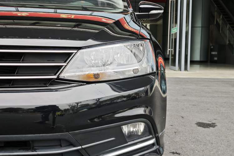 Used Volkswagen Sagitar 2017 1.6L Automatic Comfort Model Left Front Headlight
