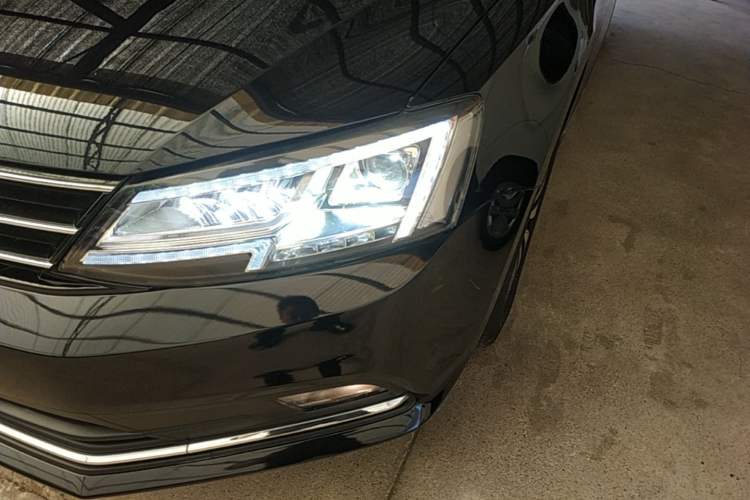 Used Volkswagen Sagitar 2017 180TSI Automatic Luxury Edition Left Front Headlight