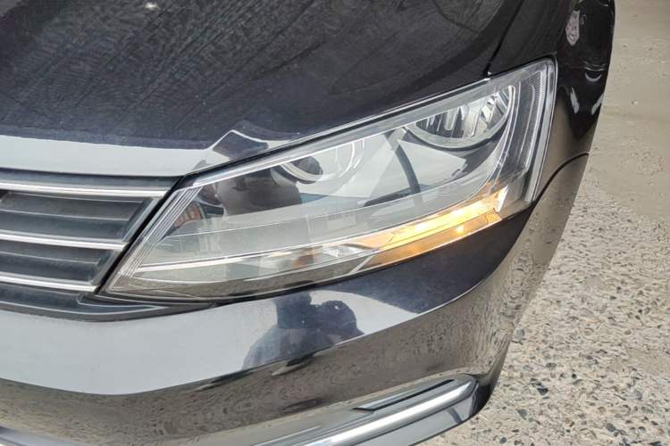 Used Volkswagen Sagitar 2017 230TSI Automatic Comfort Version Left Front Headlight