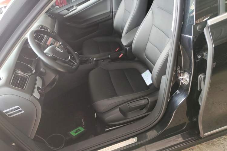Used Volkswagen Sagitar 2017 230TSI Automatic Comfort Version Left Front Seat