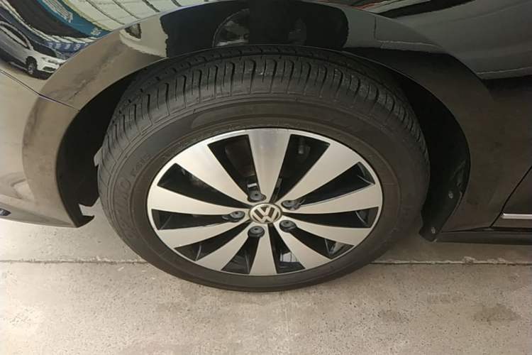 Used Volkswagen Sagitar 2017 180TSI Automatic Luxury Edition Left Front Wheel Hub