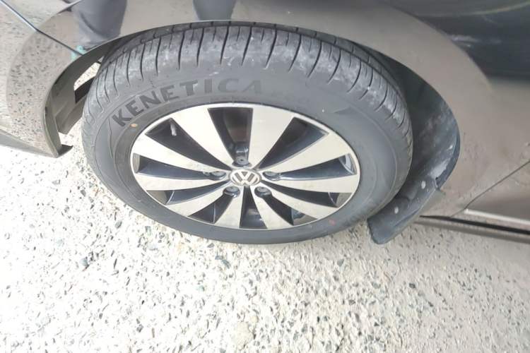 Used Volkswagen Sagitar 2017 230TSI Automatic Comfort Version Left Front Wheel Hub