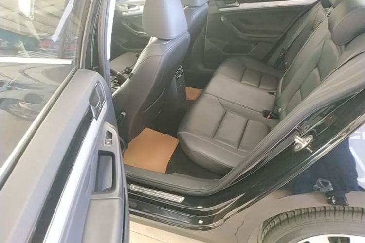 Used Volkswagen Sagitar 2017 180TSI Automatic Luxury Edition Left Rear Seat