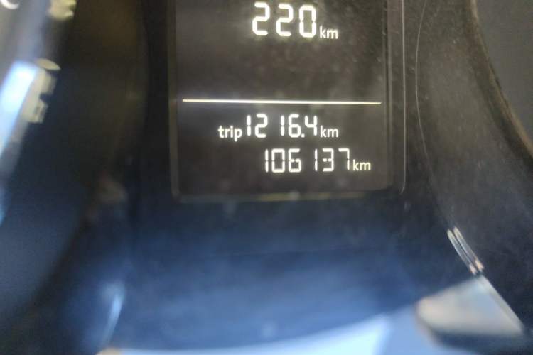 Used Volkswagen Sagitar 2017 230TSI Automatic Comfort Version Odometer Close Up