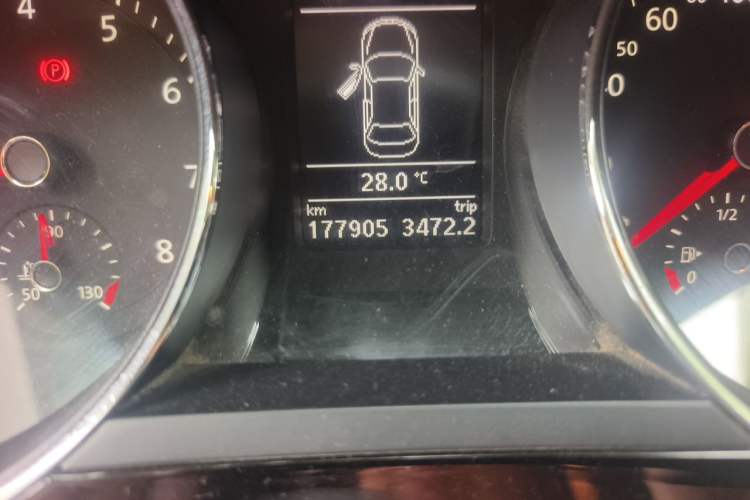 Used Volkswagen Sagitar 2017 230TSI Automatic Luxury Edition Odometer Close Up