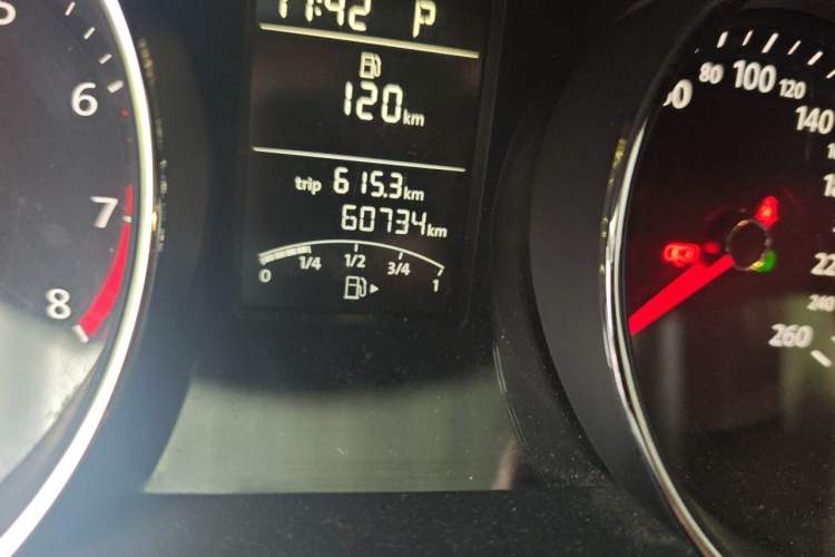Used Volkswagen Sagitar 2017 1.6L Automatic Comfort Model Odometer Close Up