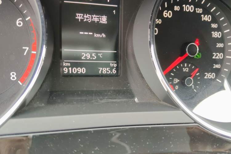 Used Volkswagen Sagitar 2017 230TSI Automatic Luxury Edition Odometer Close Up
