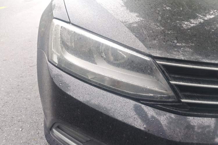 Used Volkswagen Sagitar 2017 230TSI Automatic Comfort Version Right Front Headlight