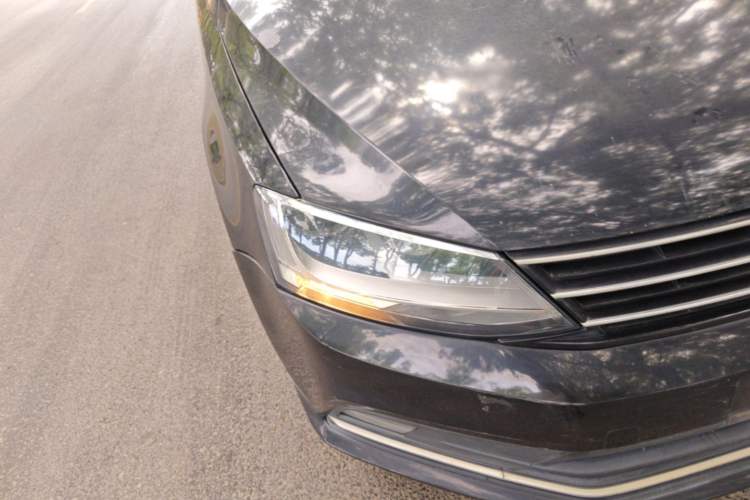 Used Volkswagen Sagitar 2017 230TSI Automatic Comfort Version Right Front Headlight