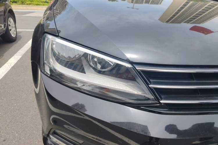 Used Volkswagen Sagitar 2017 1.6L Automatic Comfort Model Right Front Headlight