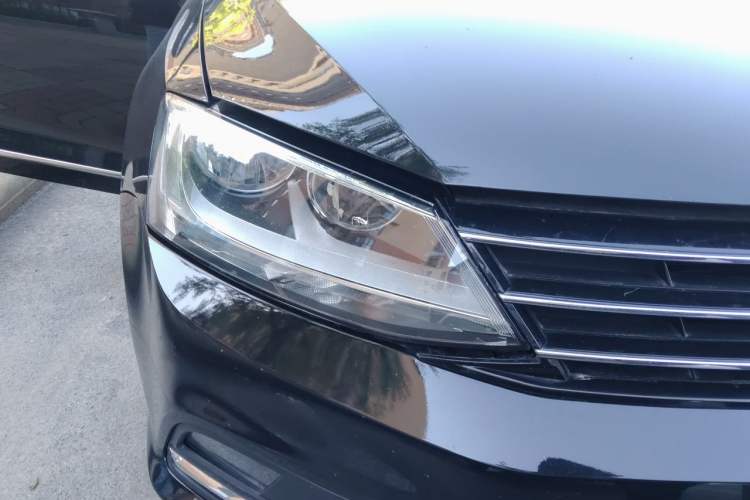 Used Volkswagen Sagitar 2017 1.6L Automatic Comfort Model Right Front Headlight