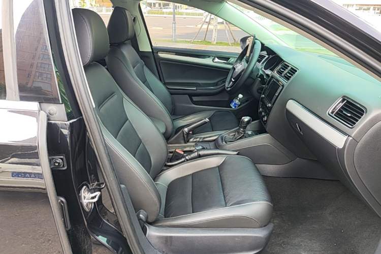 Used Volkswagen Sagitar 2017 1.6L Automatic Comfort Model Right Front Seat