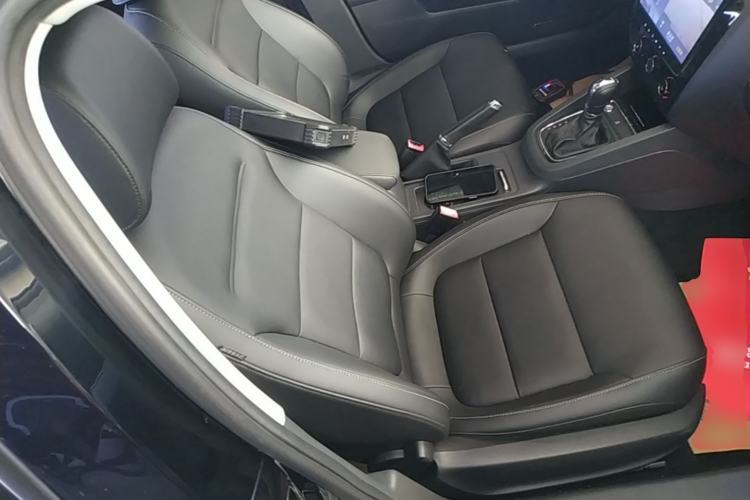 Used Volkswagen Sagitar 2017 180TSI Automatic Luxury Edition Right Front Seat