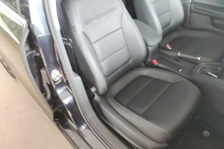 Used Volkswagen Sagitar 2017 230TSI Automatic Comfort Version Right Front Seat