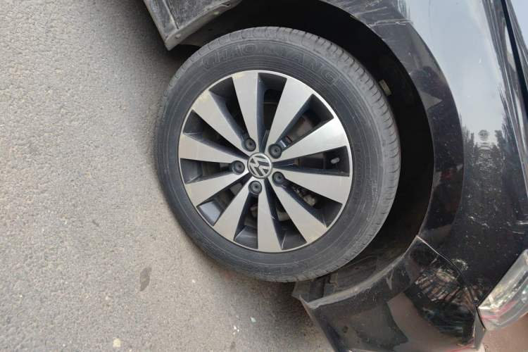 Used Volkswagen Sagitar 2017 230TSI Automatic Comfort Version Right Front Wheel Hub