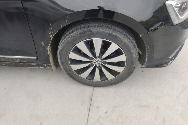 Used Volkswagen Sagitar 2017 1.6L Automatic Comfort Model Right Front Wheel Hub