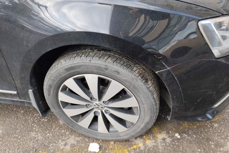Used Volkswagen Sagitar 2017 1.6L Automatic Comfort Model Right Front Wheel Hub