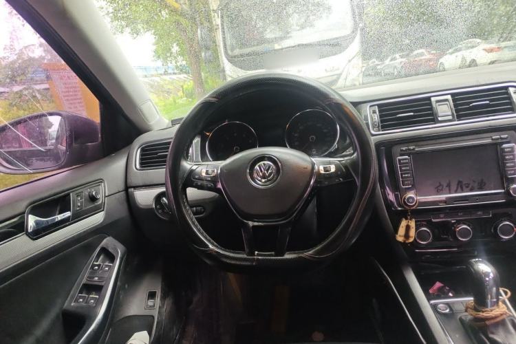 Used Volkswagen Sagitar 2017 230TSI Automatic Comfort Version Steering Wheel