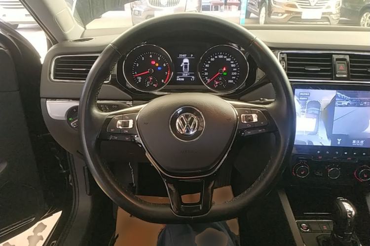 Used Volkswagen Sagitar 2017 180TSI Automatic Luxury Edition Steering Wheel