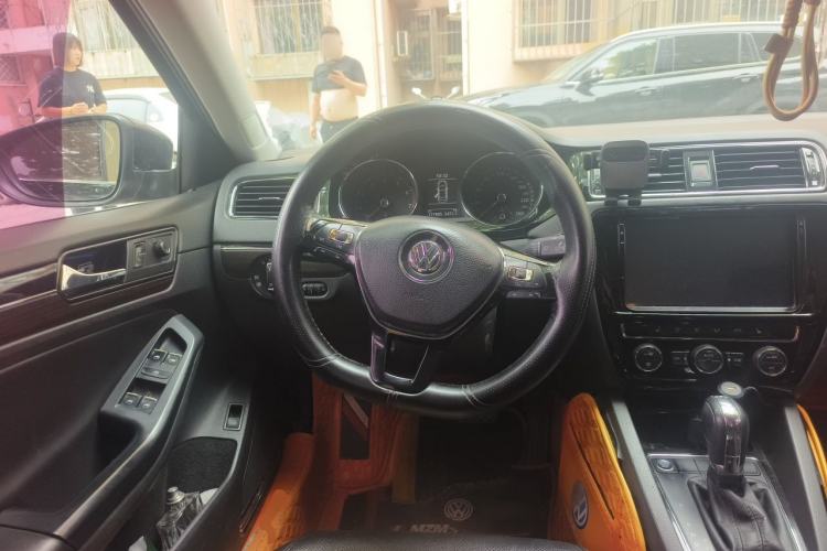Used Volkswagen Sagitar 2017 230TSI Automatic Luxury Edition Steering Wheel