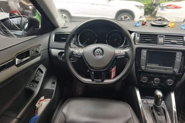 Used Volkswagen Sagitar 2017 1.6L Automatic Comfort Model Steering Wheel