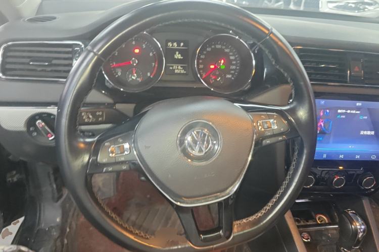 Used Volkswagen Sagitar 2017 230TSI Automatic Comfort Version Steering Wheel