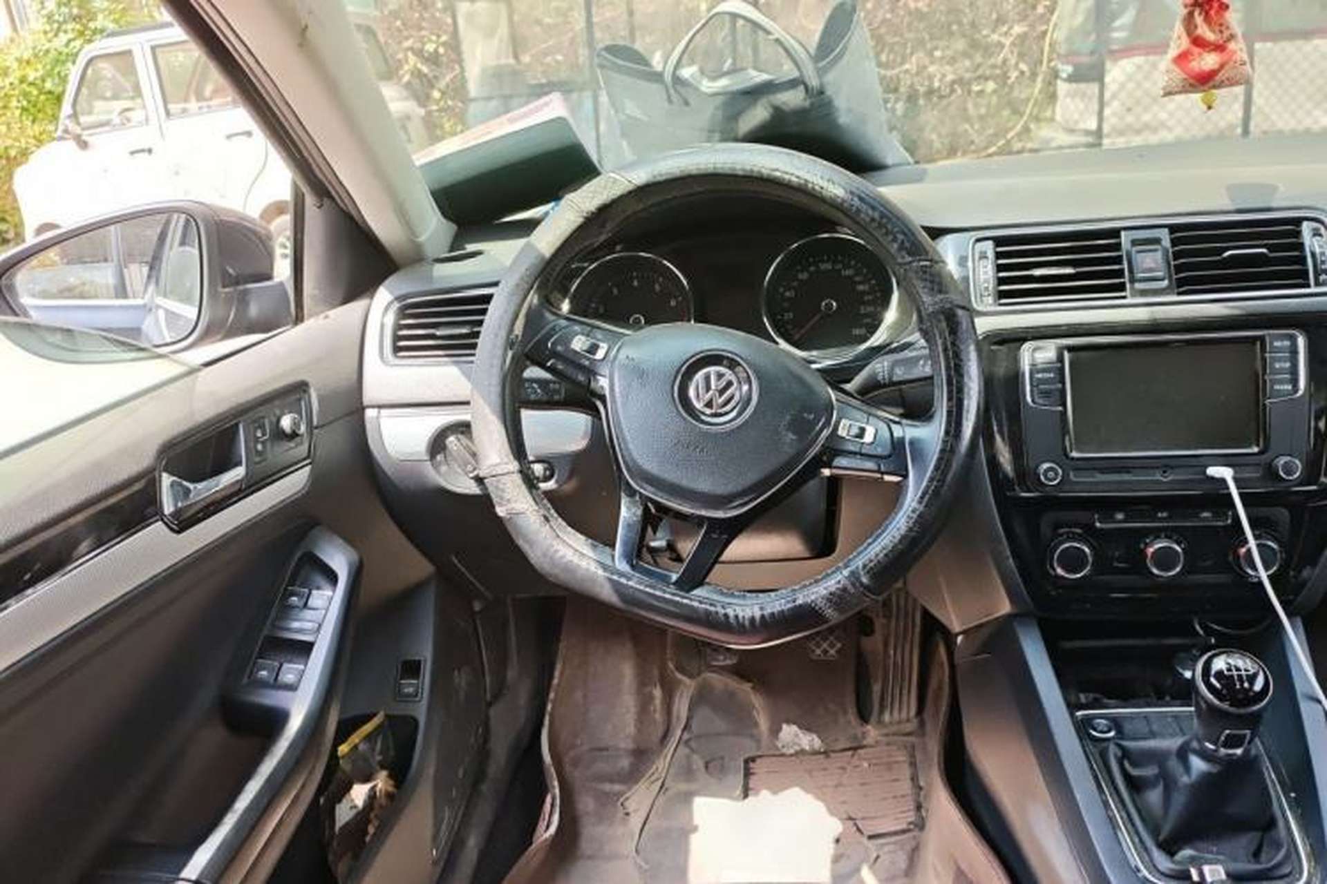 Used Volkswagen Sagitar 2017 1.6L Manual Comfort Model Steering Wheel