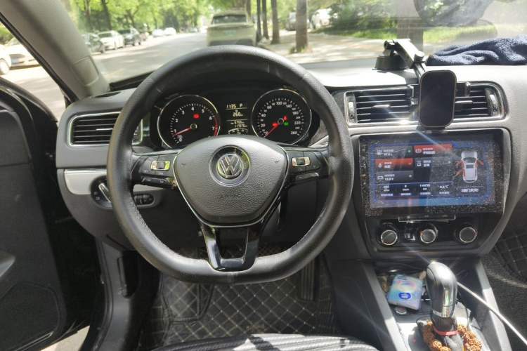 Used Volkswagen Sagitar 2017 1.6L Automatic Comfort Model Steering Wheel