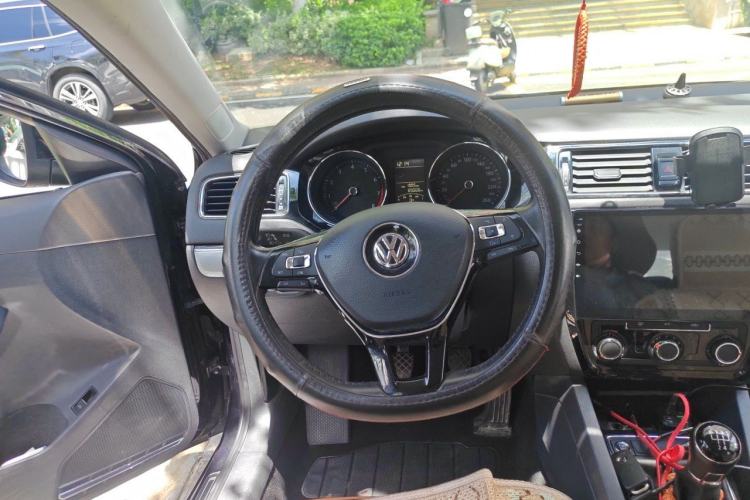 Used Volkswagen Sagitar 2017 1.6L Manual Comfort Model Steering Wheel