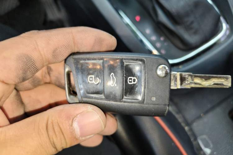 Used Volkswagen Sagitar 2017 230TSI Automatic Comfort Version Vehicle Key