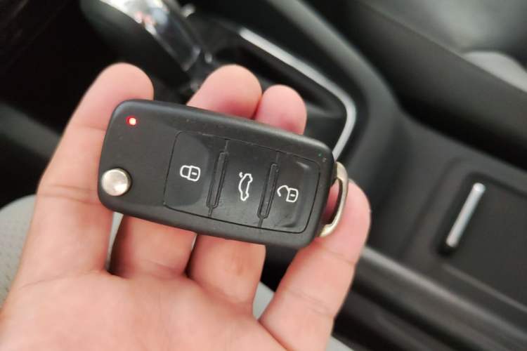 Used Volkswagen Sagitar 2017 230TSI Automatic Comfort Version Vehicle Key