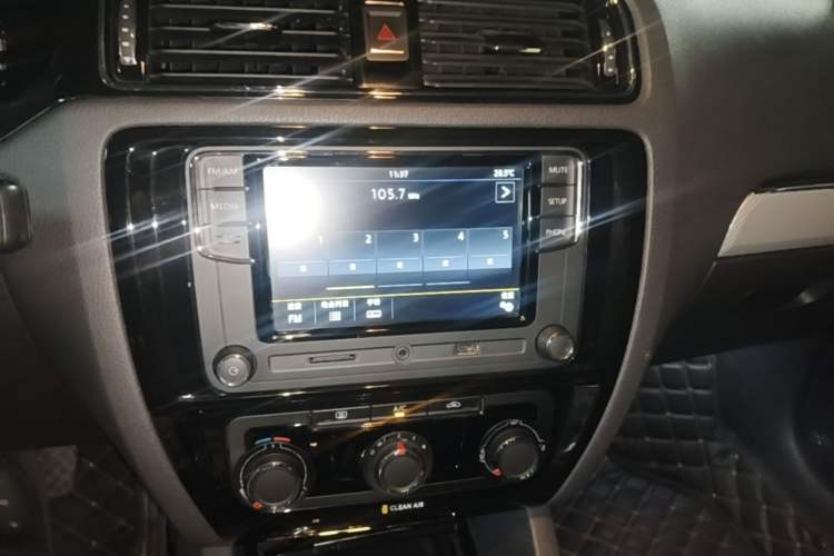 Used Volkswagen Sagitar 2017 230TSI Automatic Comfort Version Audio And AC Panel