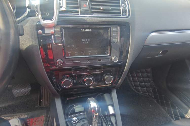 Used Volkswagen Sagitar 2017 230TSI Automatic Comfort Version Audio And AC Panel