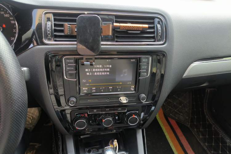Used Volkswagen Sagitar 2017 1.6L Automatic Comfort Model Audio And AC Panel