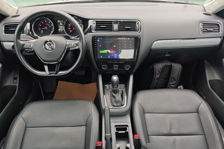 Used Volkswagen Sagitar 2017 1.6L Automatic Comfort Model Center Console
