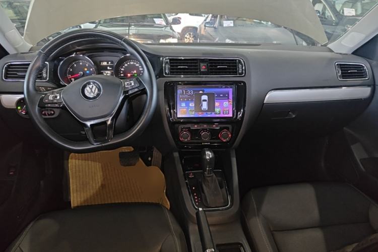 Used Volkswagen Sagitar 2017 1.6L Automatic Comfort Model Center Console