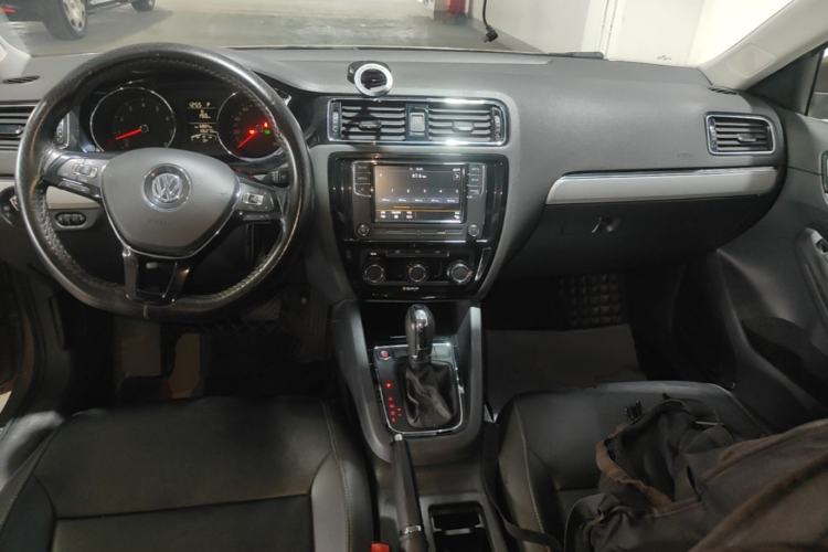 Used Volkswagen Sagitar 2017 1.6L Automatic Comfort Model Center Console